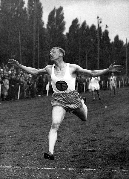 Hoe Tinus Osendarp, de bronzen sprinter van Berlijn '36, een oorlogsmisdadiger werd