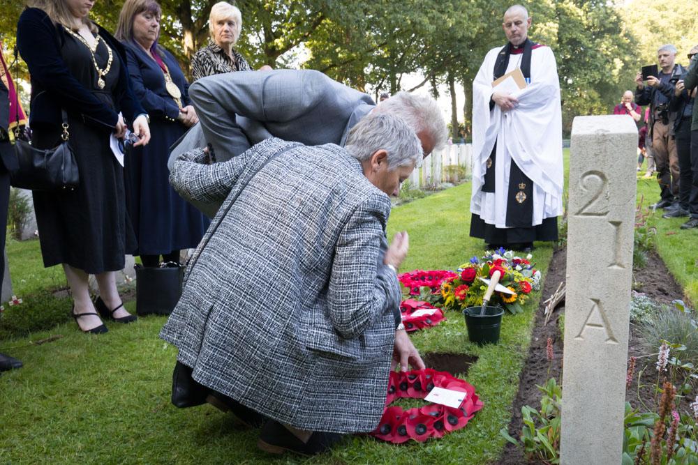 02-10: Photo report interment of ashes Arnhem veterans